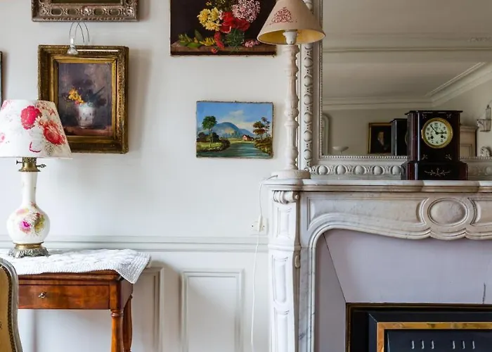 Veeve - Charming Mirabeau Appartement Parijs